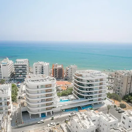Seaview Pearl In Mackenzie With Pool & Jacuzzi Apartment Larnaca