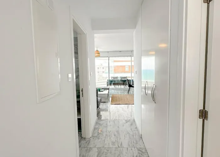 Seaview Pearl In Mackenzie With Pool & Jacuzzi Apartmán Larnaca