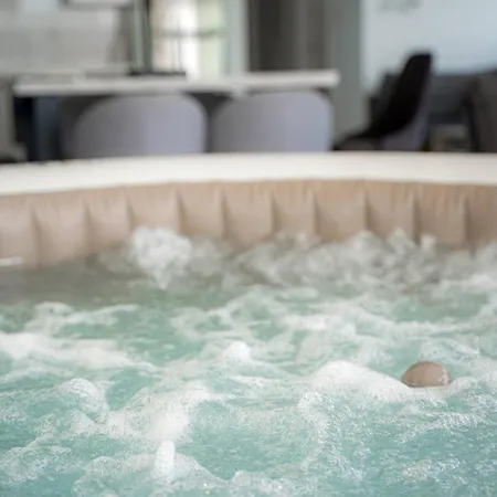 Seaview Pearl In Mackenzie With Pool&jacuzzi Larnaka