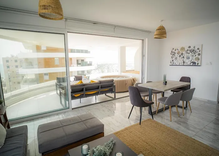 Seaview Pearl In Mackenzie With Pool & Jacuzzi Apartament *