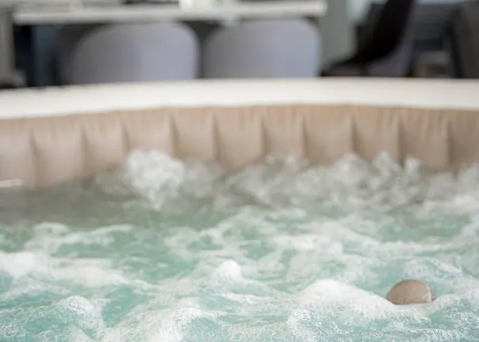 Seaview Pearl In Mackenzie With Pool & Jacuzzi ラルナカ